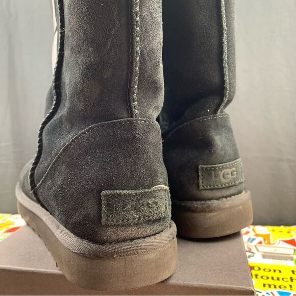 UGG All Black Fur Logo Boots Size 8 Women's - Picture 10 of 11